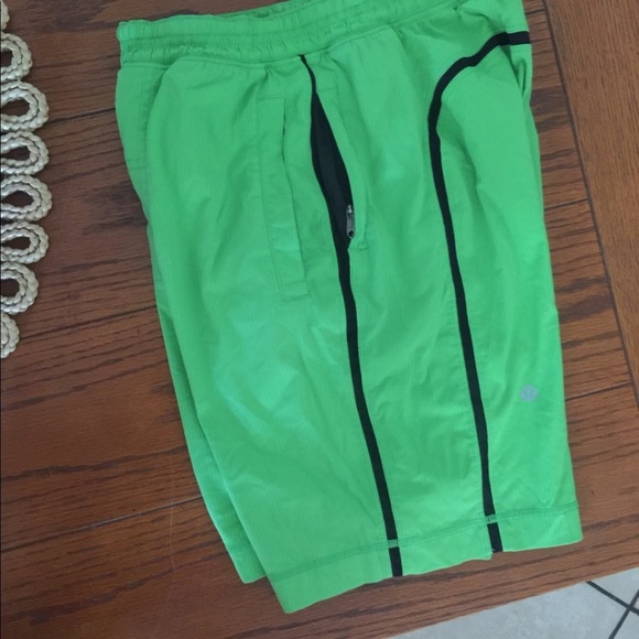 Mens Lululemon shorts green small​ - Picture 7 of 8